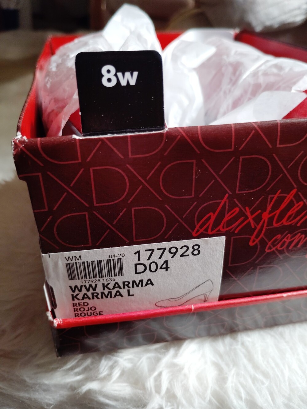 Dexflex Comfort (Payless) red suede pumps 8 wide - Picture 3 of 8